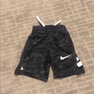 Nike shorts 4t